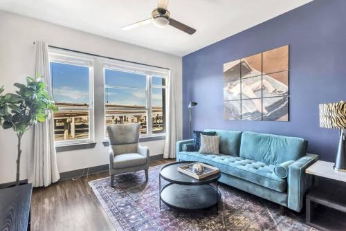 Boulevard Stays Dashing 1BR Suite Pool Parking Gym Iにあるシーティングエリア