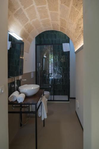 a bathroom with two sinks and a shower at Casale della Vittoria in Taranto
