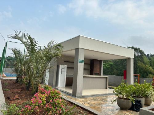 Taman di luar Bernardo Prime Loft