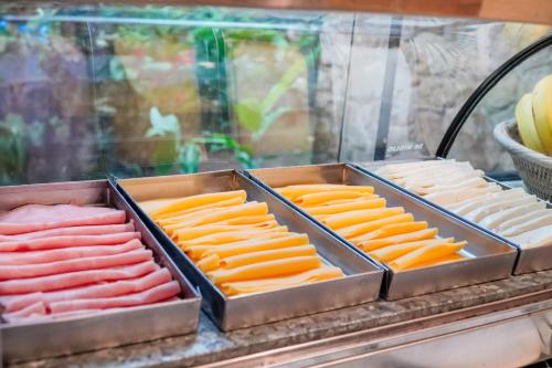 Makanan di atau berdekatan inn ini