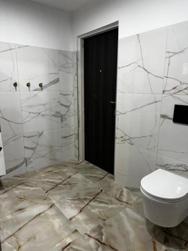 Phòng tắm tại Domek całoroczny Jantar - 2 sypialnie, max 6 osób