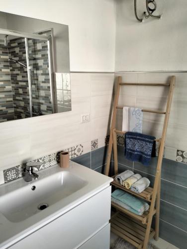 a bathroom with a sink and a mirror and towels at Chiaro di Luna in Budoni