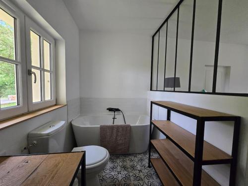 Ένα μπάνιο στο Une maison de charme pour déconnecter