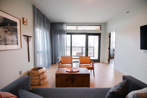 Ruang duduk di The Stonebreaker Hotel