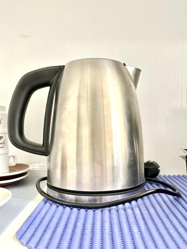a tea kettle sitting on top of a stove at Casa della Nonna - Art & Vintage Rooms in Noicattaro
