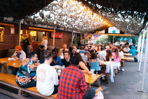 a group of people sitting at tables at a restaurant at The Full Moon Backpackers in Bristol