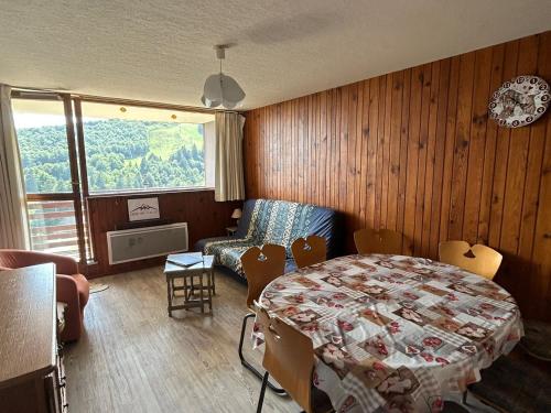 Spacieux Appartement au Pied des Pistes - FR-1-814-21