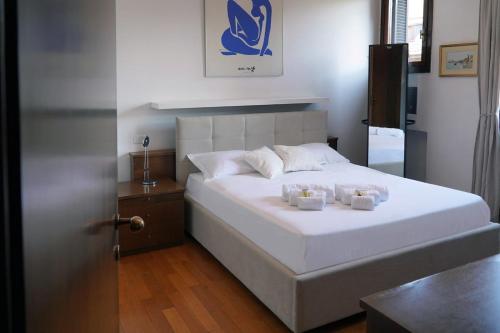 Pool 1 BDR Duomo 15 min Contemporary, 1 BDR POOL