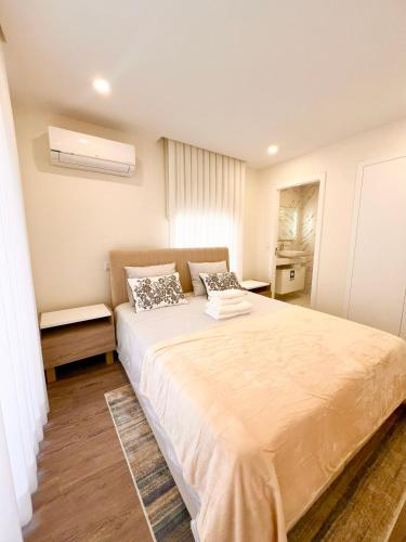 Ένα ή περισσότερα κρεβάτια σε δωμάτιο στο Rabumba - Aveiro Central Lodging