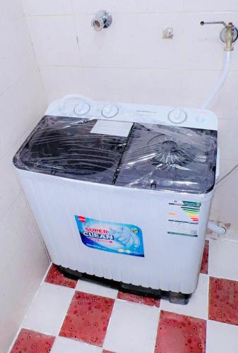 a cooler sitting on the floor in a bathroom at نسمة كيان للشقق المخدومة in Jeddah
