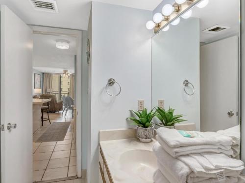 Ένα μπάνιο στο Nautilus 2511 Gulf View 2 Bedroom 5th Floor End Free Beach Service