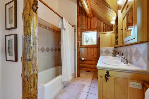 Koupelna v ubytování Bow Canyon Oasis #513