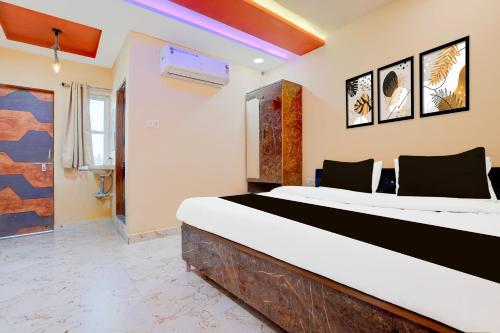 Katil atau katil-katil dalam bilik di OYO TRIPAL SSS HOTEL