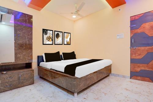 Katil atau katil-katil dalam bilik di OYO TRIPAL SSS HOTEL