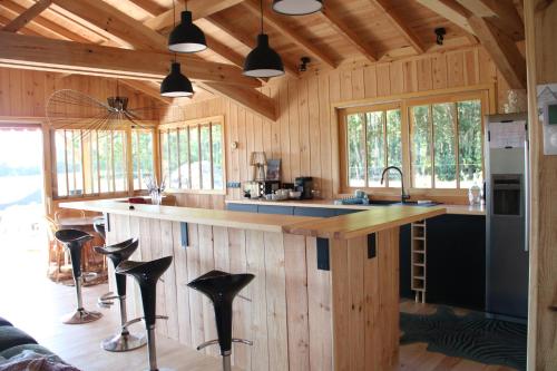 Η κουζίνα ή μικρή κουζίνα στο Maison bois Lesbats