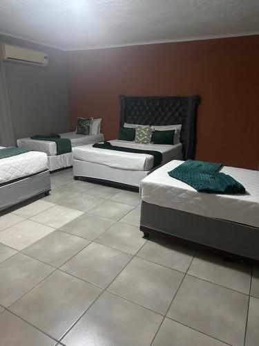 Ένα ή περισσότερα κρεβάτια σε δωμάτιο στο Tranquil Retreat Guest House
