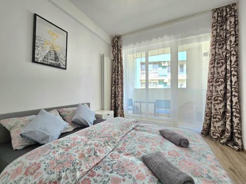 Postel nebo postele na pokoji v ubytování Apartament Langa PrimaShop Oradea