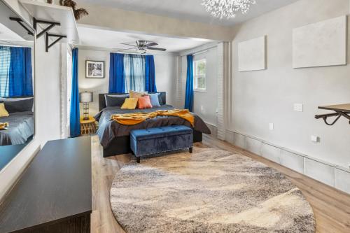 a bedroom with a bed and a rug at Pet Friendly Near Anna Maria And Img in Bradenton