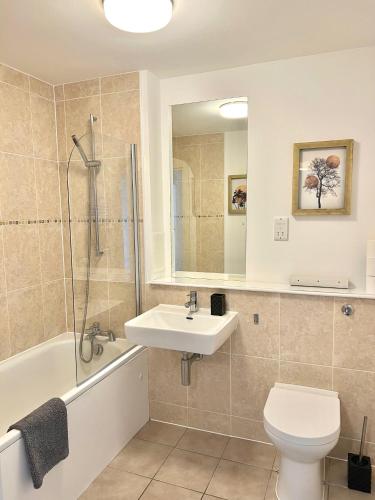 Bilik mandi di Bedford Central - 1 Bed - Free Parking