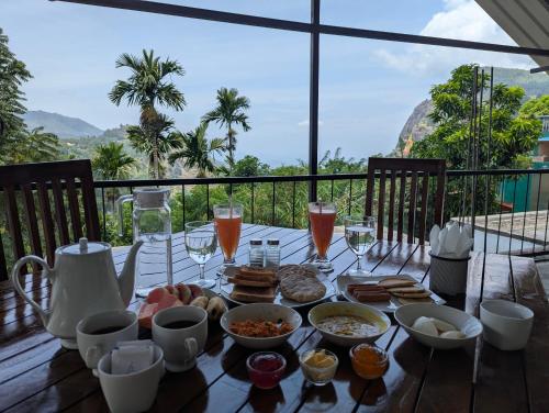 a table with food and drinks on it with a view at Su Casa Ella in Ella