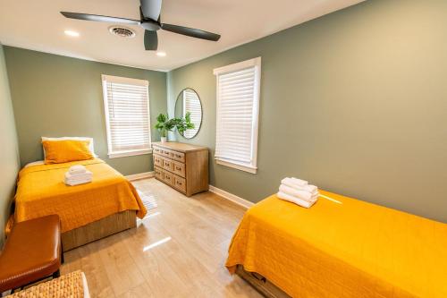 a bedroom with two beds and a ceiling fan at Newly Renovated In Dta W Parking in Annapolis