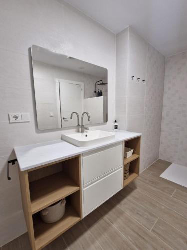 MAYCO Lovely Apartment III