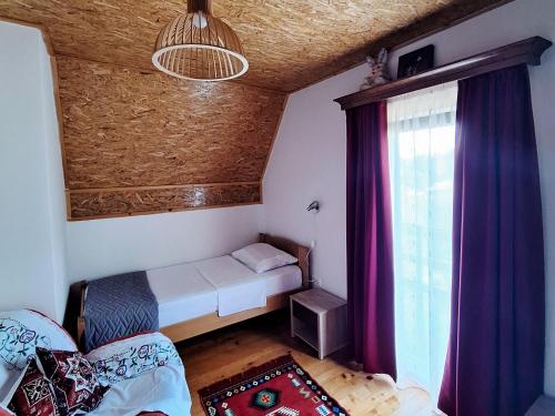 Una cama o camas en una habitación de Vila Paramida