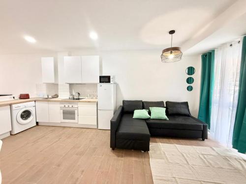 Renfe Asamblea de Madrid 03 AMCH Hospedaje