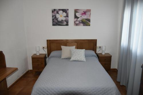 a bedroom with a bed with two pillows on it at Casa rural El Carmen in Baños de la Encina
