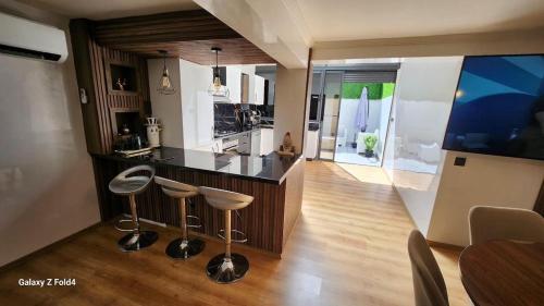 Η κουζίνα ή μικρή κουζίνα στο Apartment in Harhoura