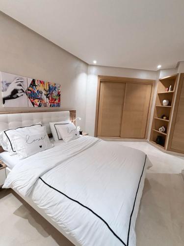 En eller flere senge i et værelse på Votre Cocon Moderne - Central & tout confort