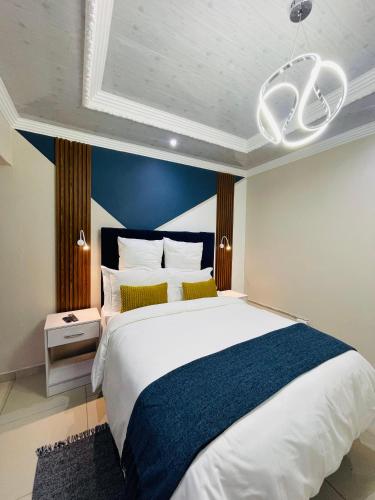 Ένα ή περισσότερα κρεβάτια σε δωμάτιο στο The Success Guest House