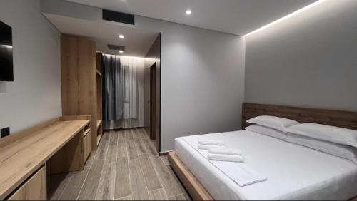 Imagen de la galería de Xhoil Hotel, en Lushnjë