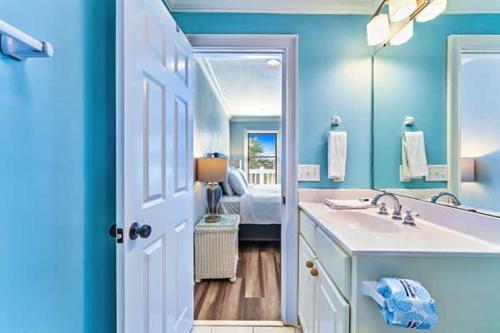 Ένα μπάνιο στο 5 Bedroom Heated Pool Pet Friendly 4 King SGI