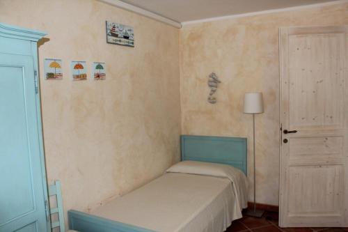 a small bedroom with a bed and a door at Casa Isidora - Splendido Appartamento in Residence in Chia