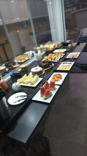 a buffet line with many different types of food at Hotel Campolim in Sorocaba