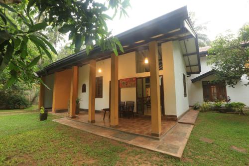 Bangunan di mana terletaknya vila ini