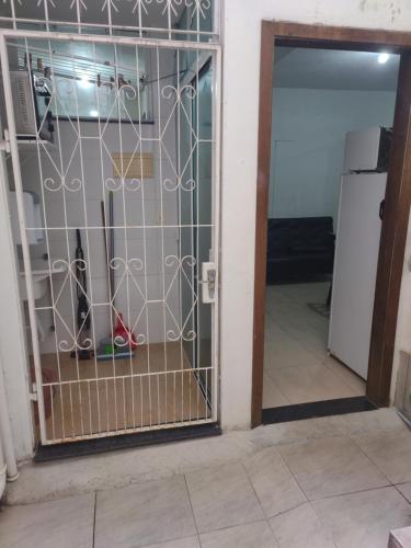 Et badeværelse på Quitinete Balneário