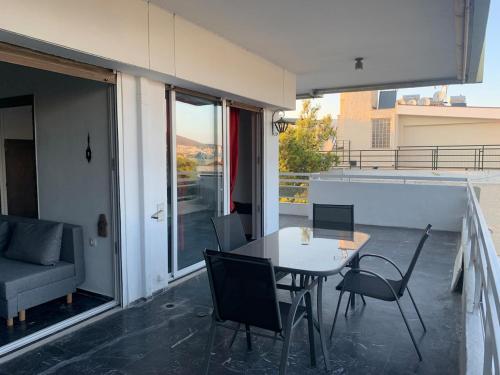 Μπαλκόνι ή βεράντα στο Traditional Apartment in Varkiza