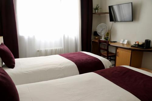 Postel nebo postele na pokoji v ubytování Logis Hôtel-Restaurant La Coupe d'Or