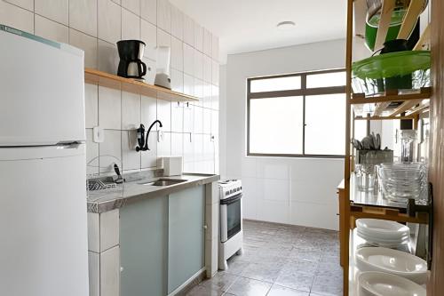 Η κουζίνα ή μικρή κουζίνα στο Cobertura Frente a 1 min da Prainha - Vista Ampla