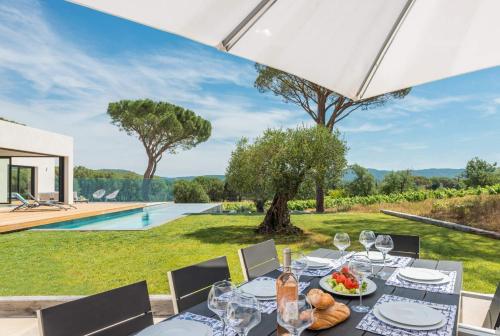 Villa Pins Parasols