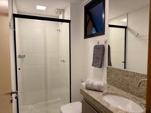 a bathroom with a shower and a sink at Downtown 2 Suites Piscina, ar, academia, cowork e vaga in Juiz de Fora