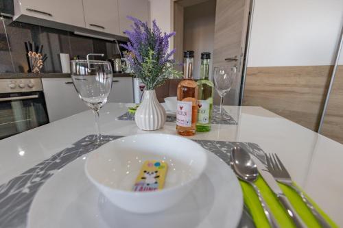 Η κουζίνα ή μικρή κουζίνα στο HANNIBAL - Design Studio-Apartment Jasmin 8, Parkplatz, Küche, HighSpeed-WLAN