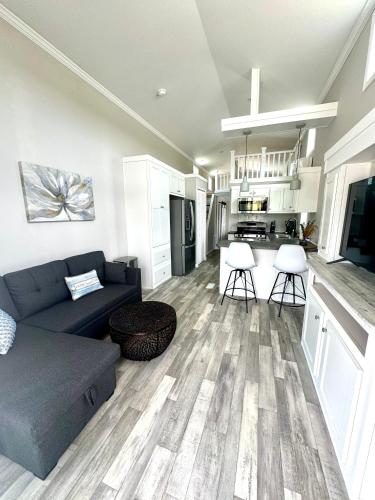 a living room with a couch and a kitchen at Savannah Lakes RV Resort in Hardeeville