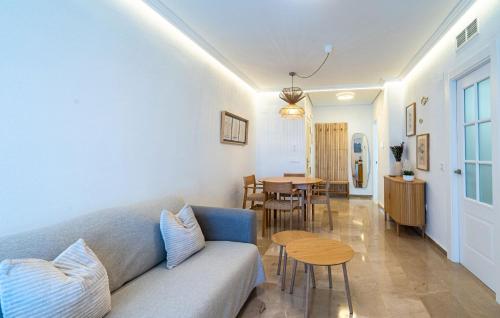 Portside paradise - 2-bedroom apartment steps from the marina