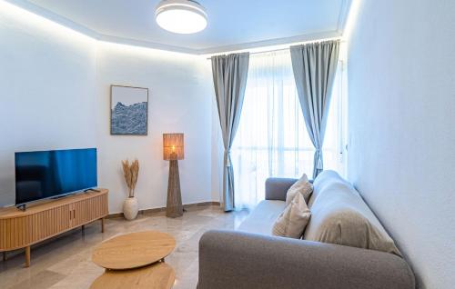 Portside paradise - 2-bedroom apartment steps from the marina