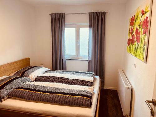 Postel nebo postele na pokoji v ubytování Café Lounge