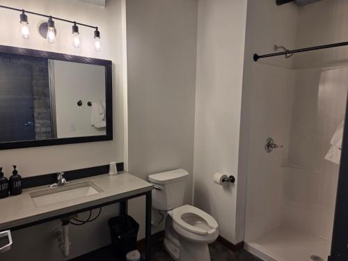 Bilik mandi di The Mill Hotel