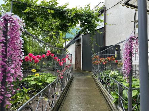 Photo de la galerie de l'établissement Будинок подобово біля лісу, 